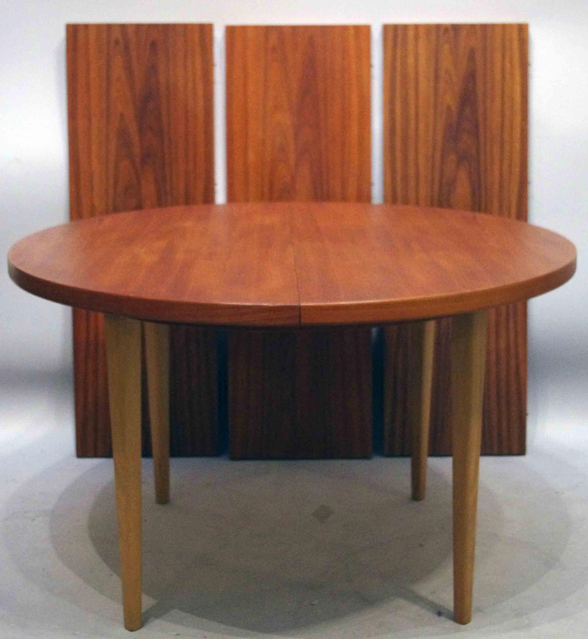 MATBORD, teak, 3 iläggsskivor.