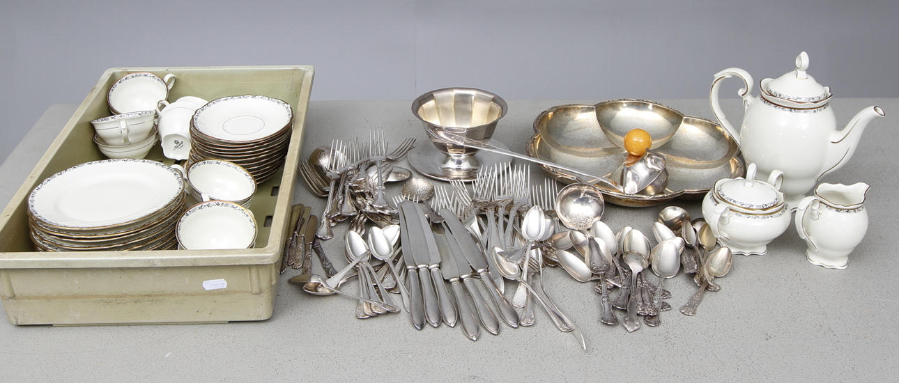 NYSILVERFÖREMÅL samt KAFFESERVIS, porslin, Tyskland.