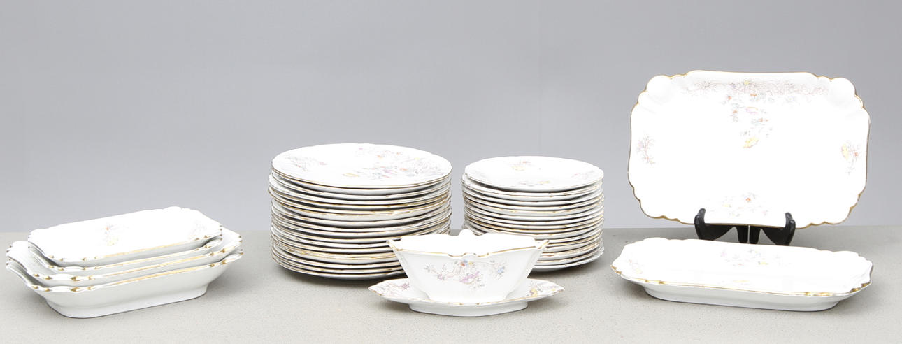 SERVISDELAR, 41 delar, opak, "Axel", Gustafsberg, tidigt 1900-tal.