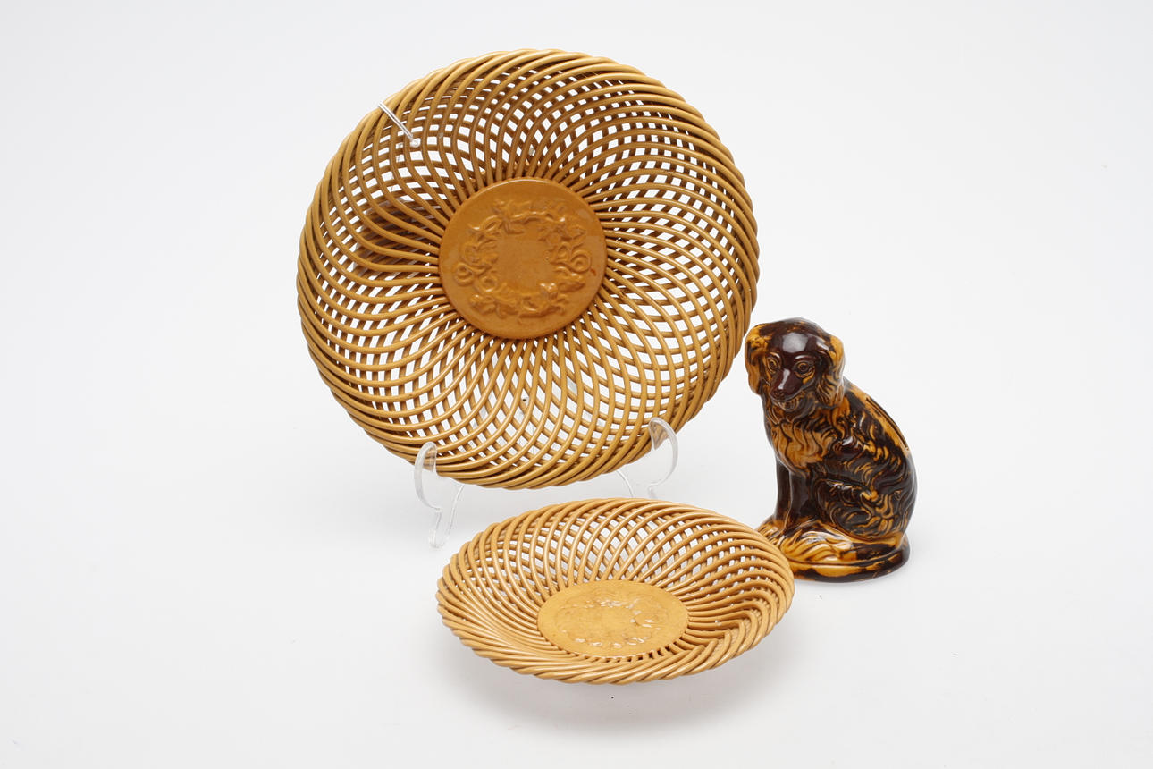 SPARBÖSSA och FAT, 3 delar, keramik, sannolikt Tillinge 1800-tal.