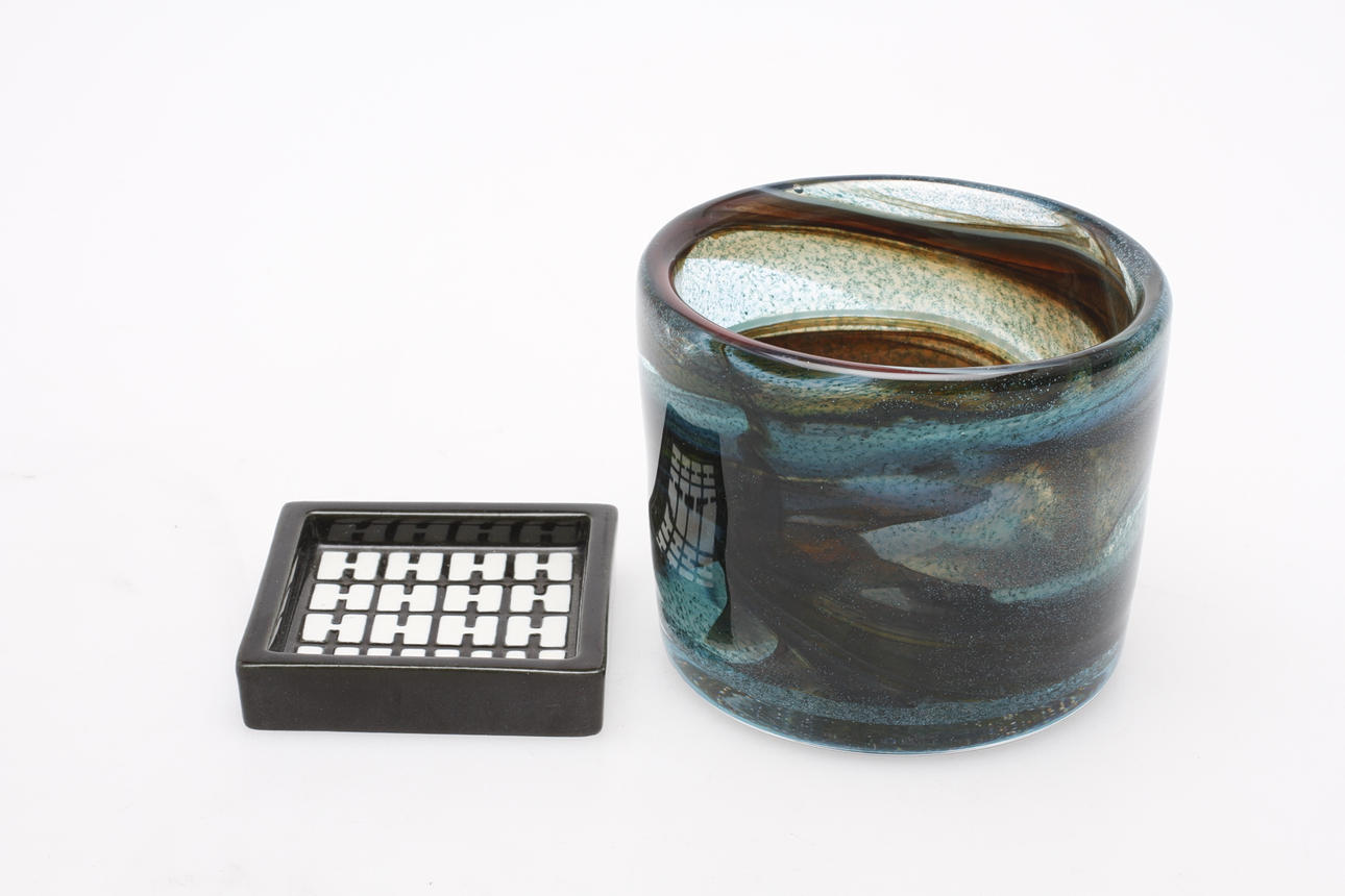 VAS, glas, Bengt Orup, Johansfors samt FAT, stengods, "Domino", Stig Lindberg, Gustavsberg.