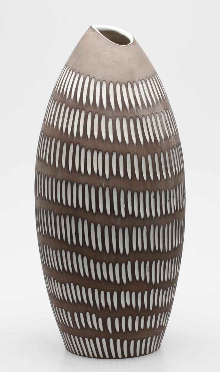 GOLVVAS, keramik, "Negro" nr 2137, Ingrid Atterberg, Upsala Ekeby.