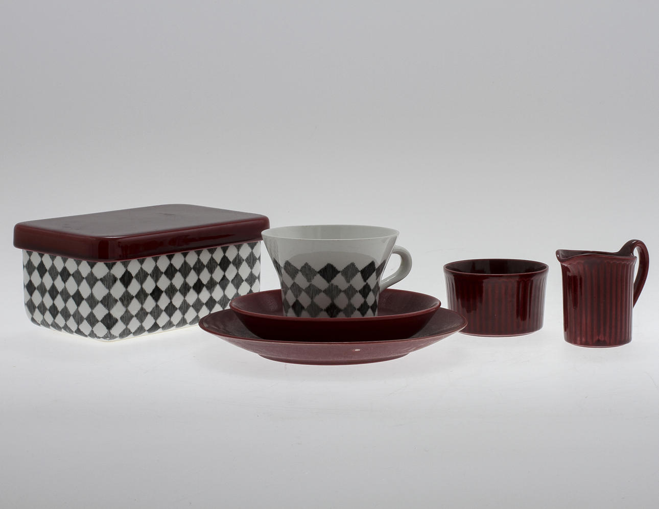 PORSLIN, 9 delar, " Red Top", Rörstrand.