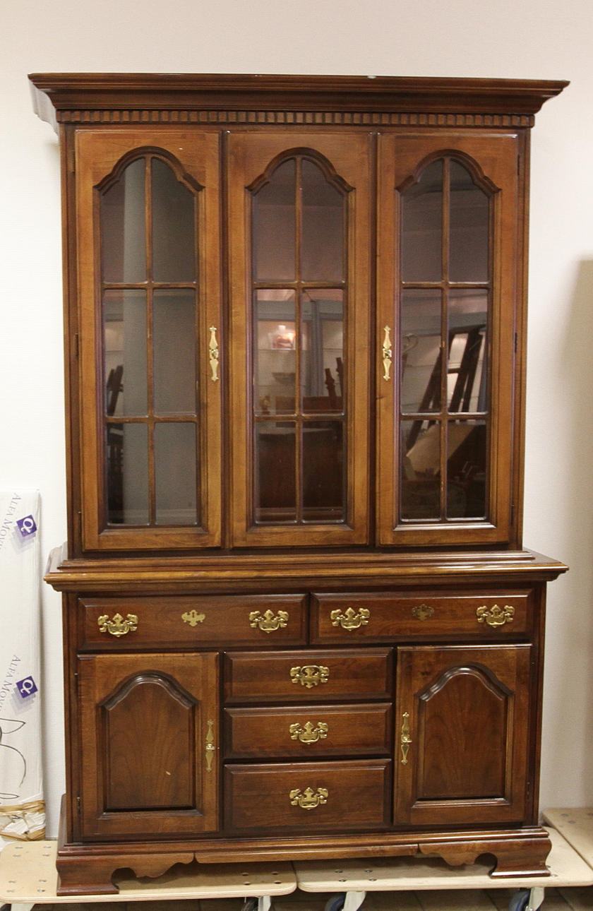 VITRINSKÅP, märkt Lexington, 1900-tal.