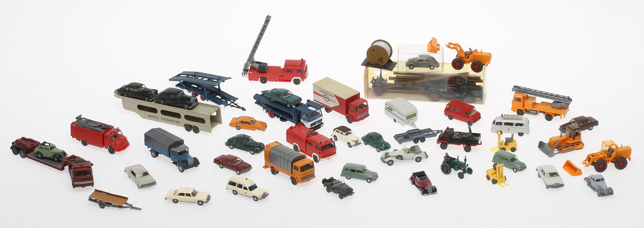 MODELLBILAR mest WIKING, cirka 40 delar, delvis originalkartonger.