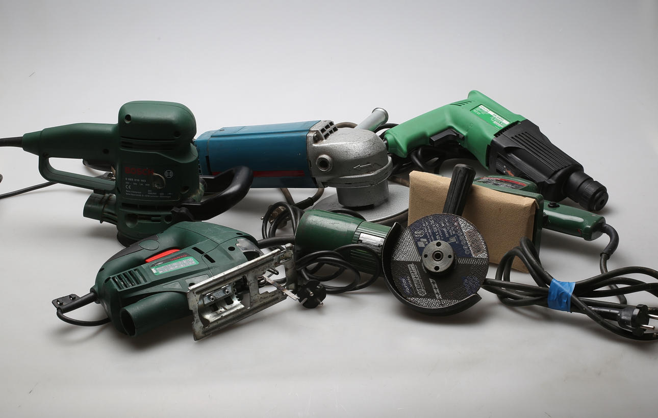 POWER TOOLS and more, 1900/2000s. Miscellaneous - Modern Tools - Auctionet