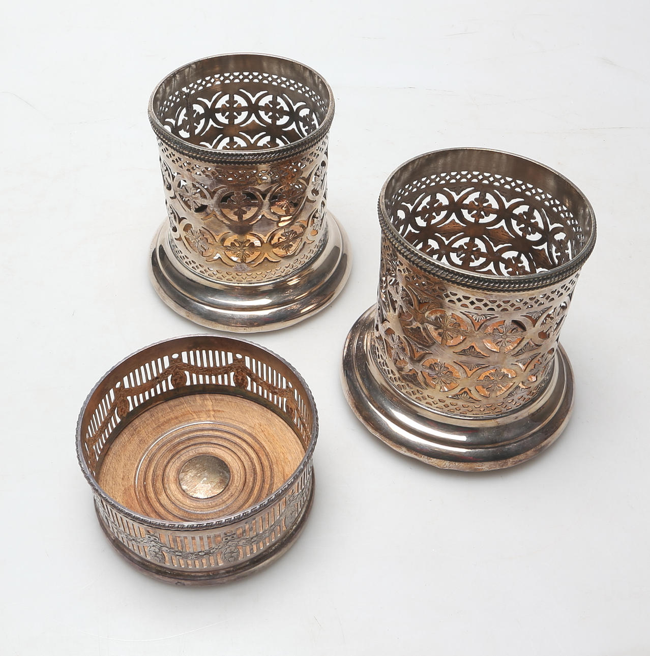 COASTERS, 3 st, vitmetall.