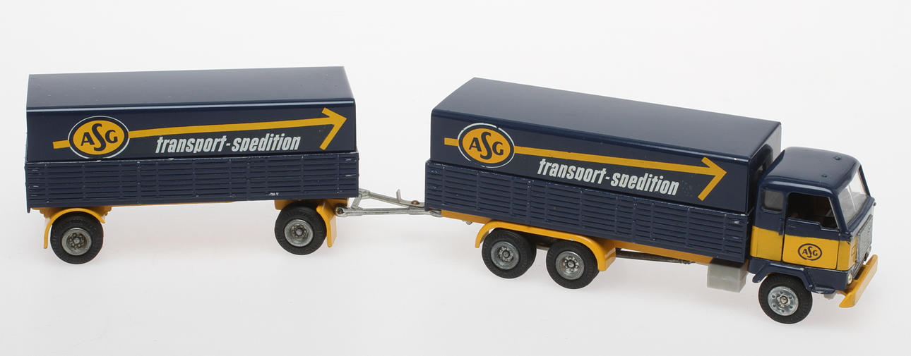 MODELLBIL TEKNO VOLVO lastbil FB 88 med släp 452.