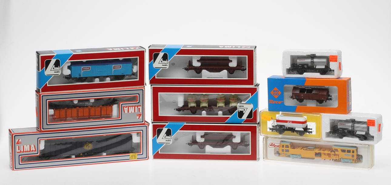 MODELLTÅG 11 godsvagnar, 6 LIMA, 2 Liliput, 2 PIKO? och 1 Roco. Alla i originalkartonger.