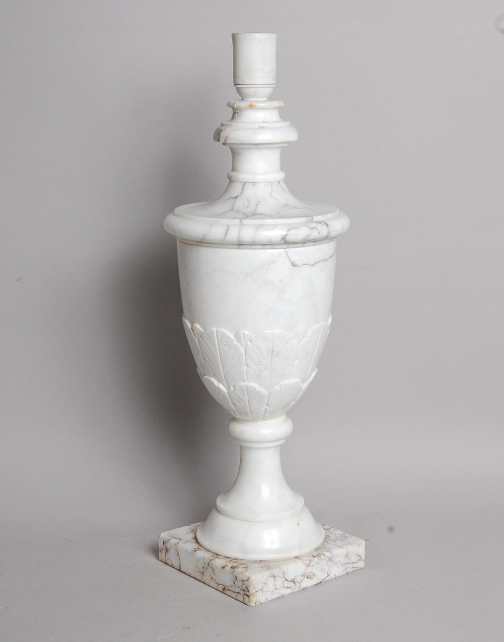 LAMPFOT, carraramarmor, 1900-tal.