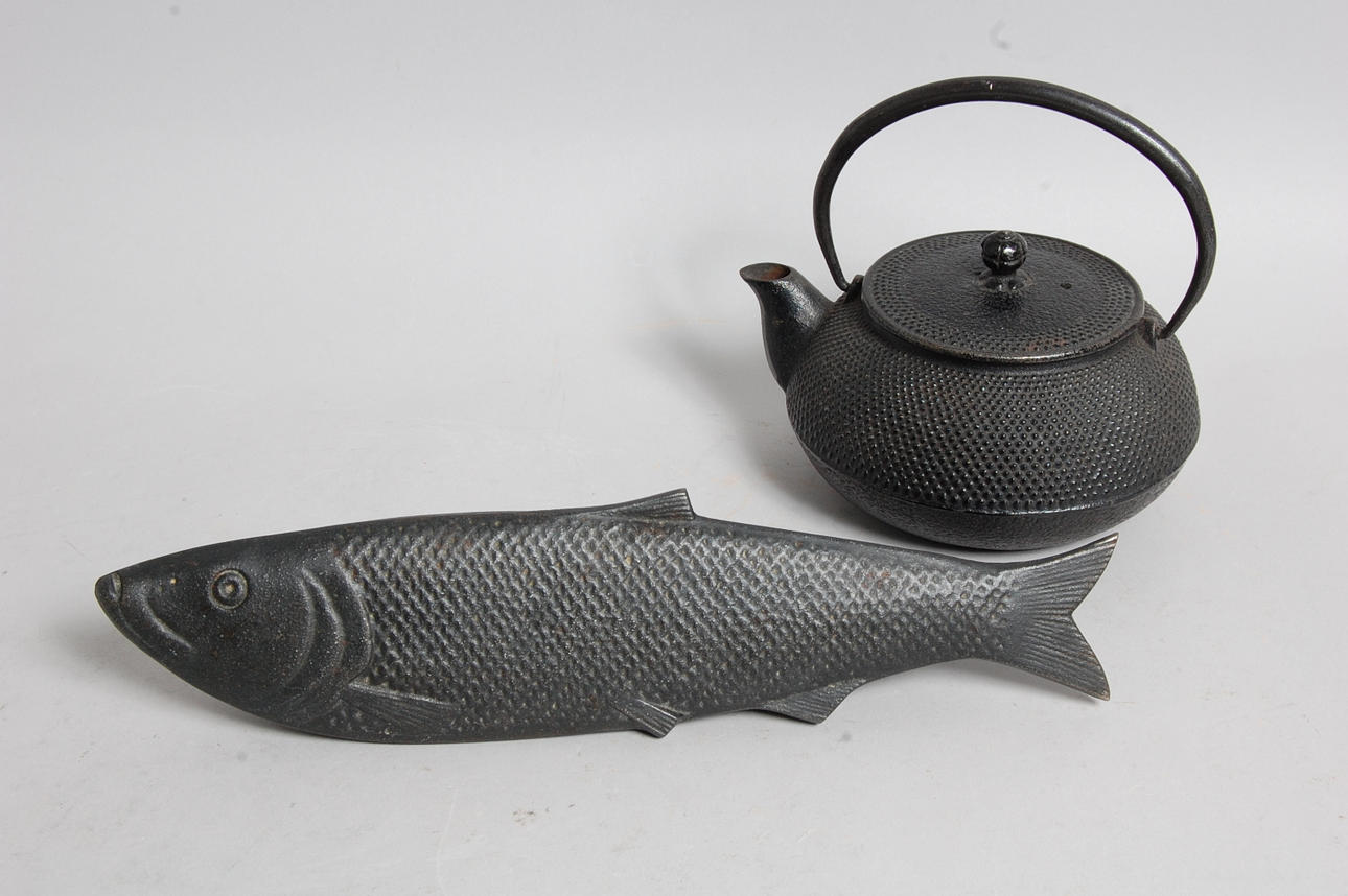 TEKANNA, UGNSFORM, 2 delar, gjutjärn, 1900-tal.