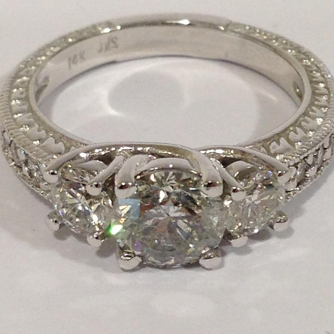 UTSMYCKADE DIAMANT TRILOGI RING.