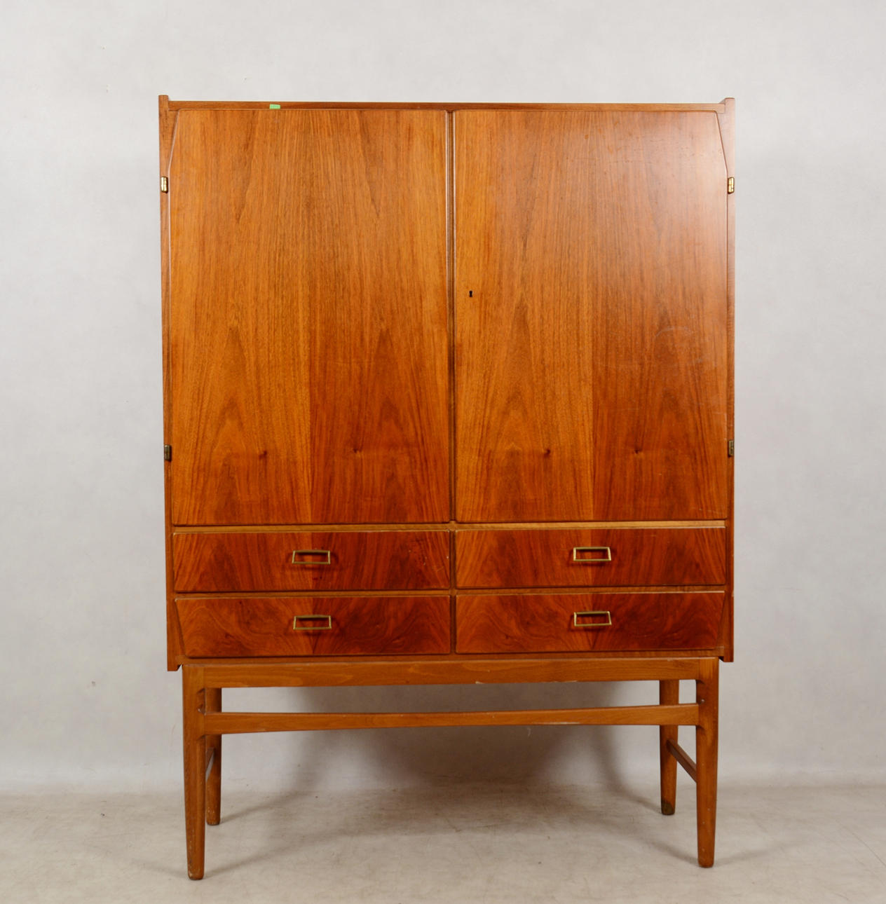 SCHRANK, Mahagoni, 20. Jahrhundert.