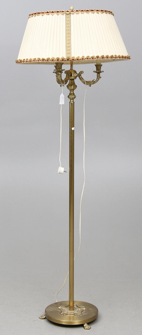 GOLVLAMPA, gulmetal, 1900 tal.