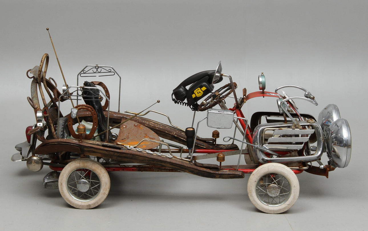 BILL HÅRZON LUNDGREN. Skrotkonst i form av trampbil. Signerad.