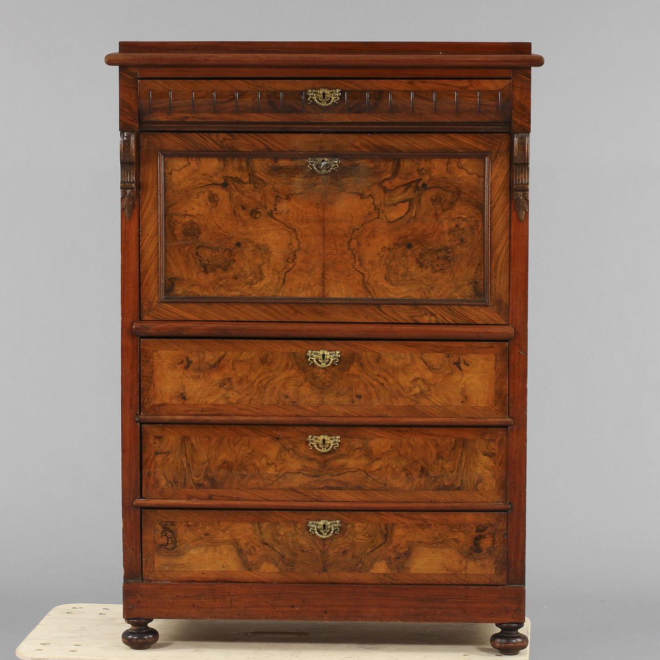 CHIFFONJÉ, 1800/1900-tal.