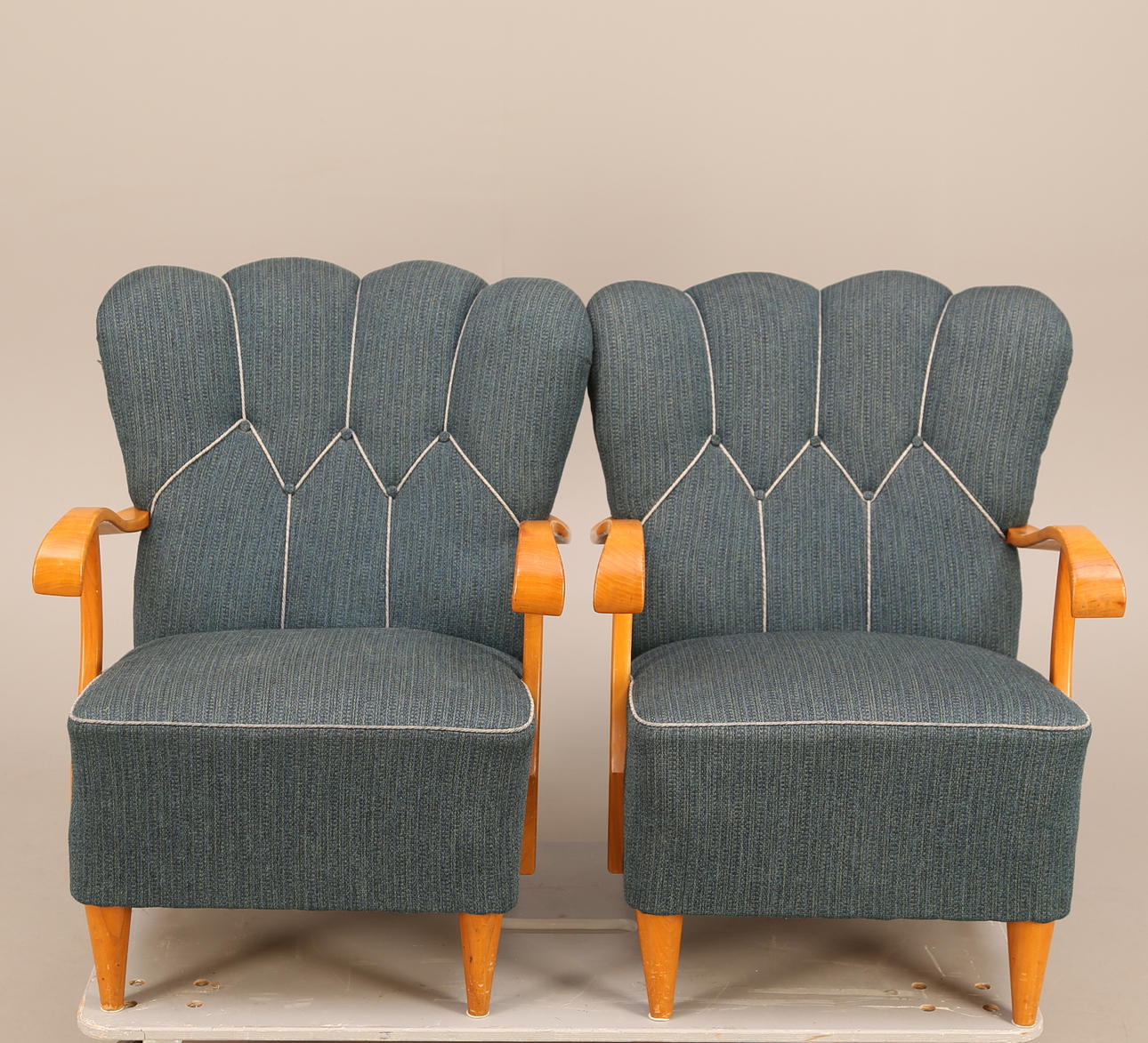 FÅTÖLJER, ett par, blått tyg, 1940/50-tal.