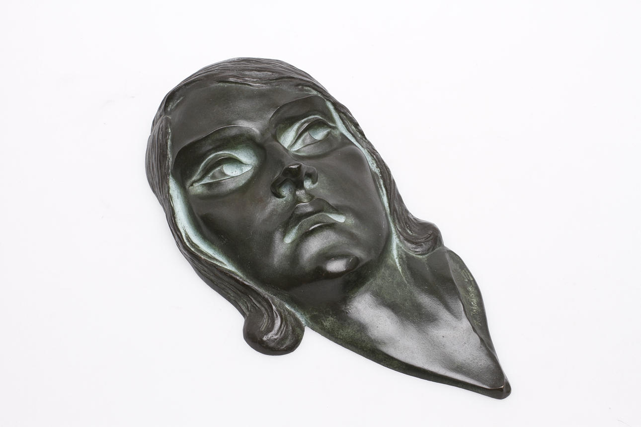 VÄGGRELIEF, brons, signerad K. Weiss, 1900-talets första hälft.