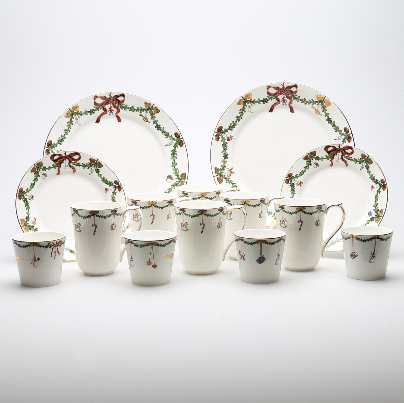 ROYAL COPENHAGEN, STAR FLUTED CHRISTMAS, 14 DELAR.