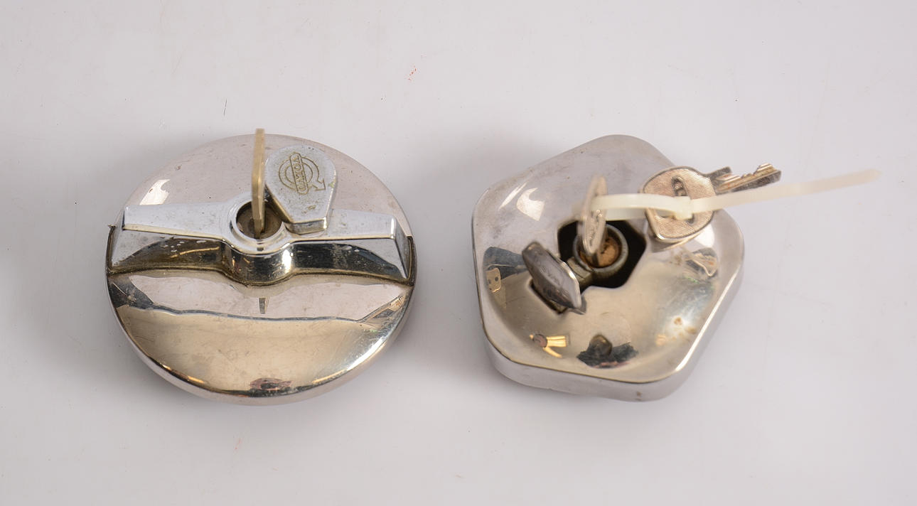 TANKLOCK, 2-stycken, vitmetall, 1900-talets andra hälft.