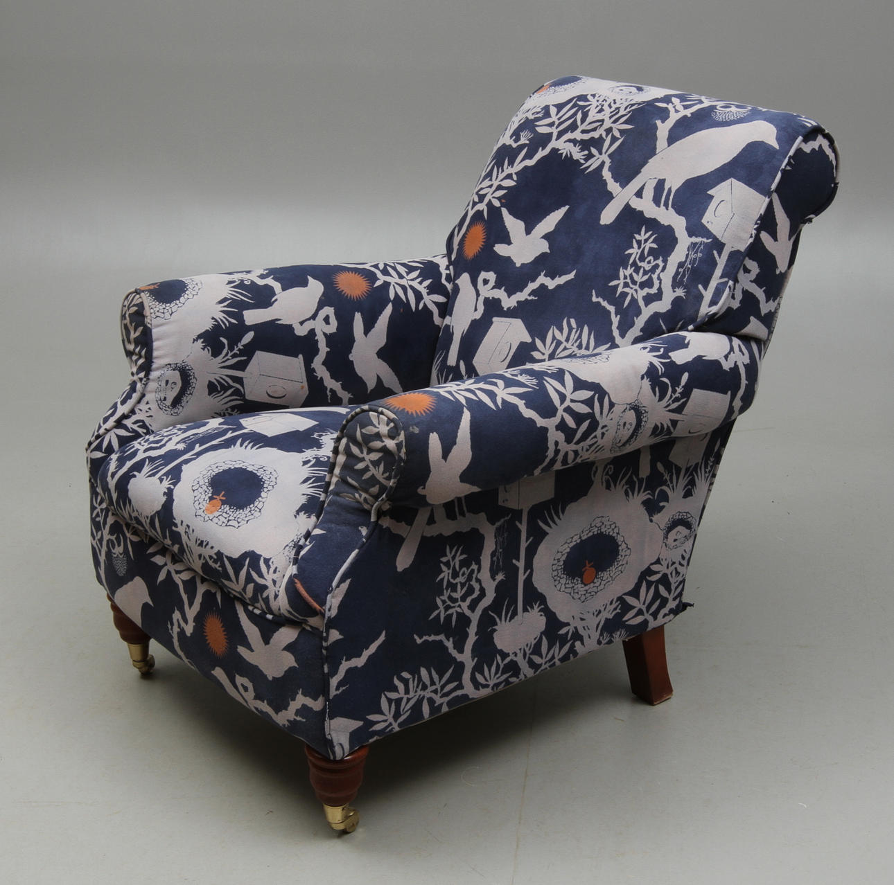 FÅTÖLJ, Howardmodell England, klädd med tyg design Stefan Uhlinder. 1900/2000-tal.