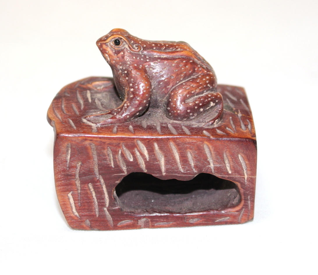 NETSUKE, groda, signerad Nissho, Japan.