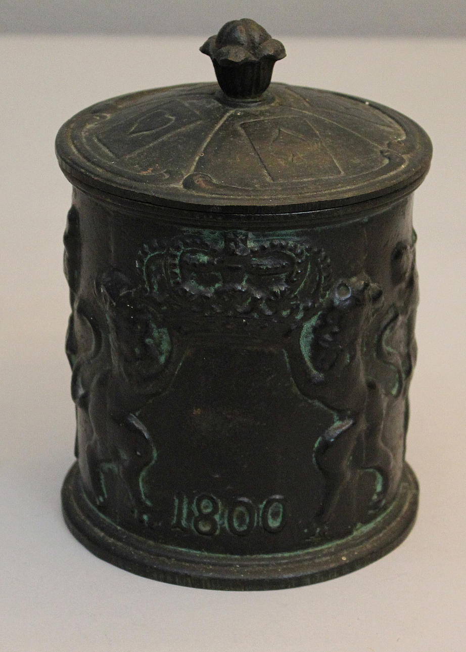 TOBAKSBURK, gjutjärn, 1900tal.