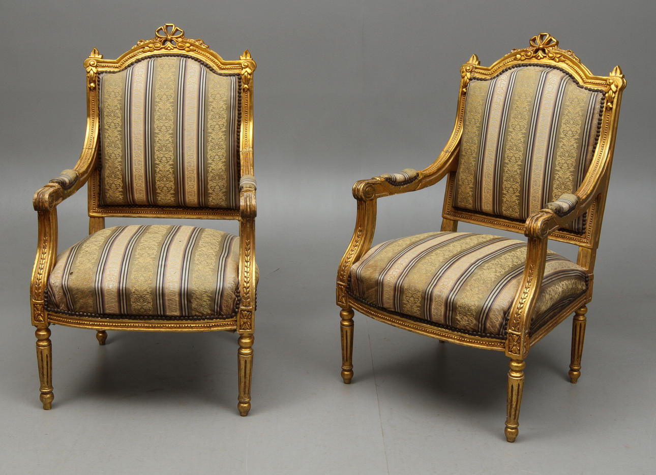 FÅTÖLJER, 1 par, gustaviansk stil, 1900-tal.