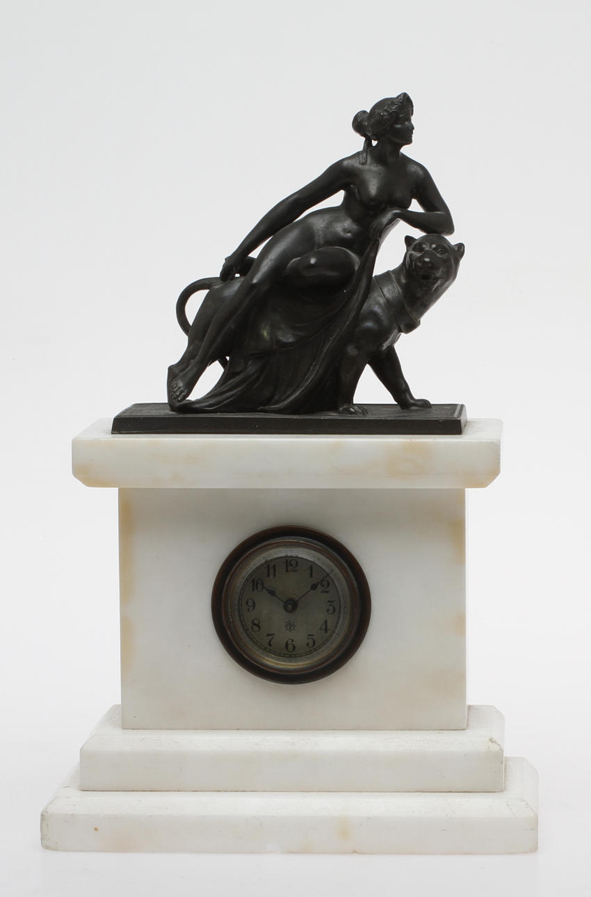 BORDSUR, alabaster och metall, 1900-tal.