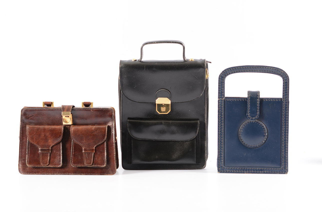 HANDVÄSKOR, 3 st, bl a Coucou läder.