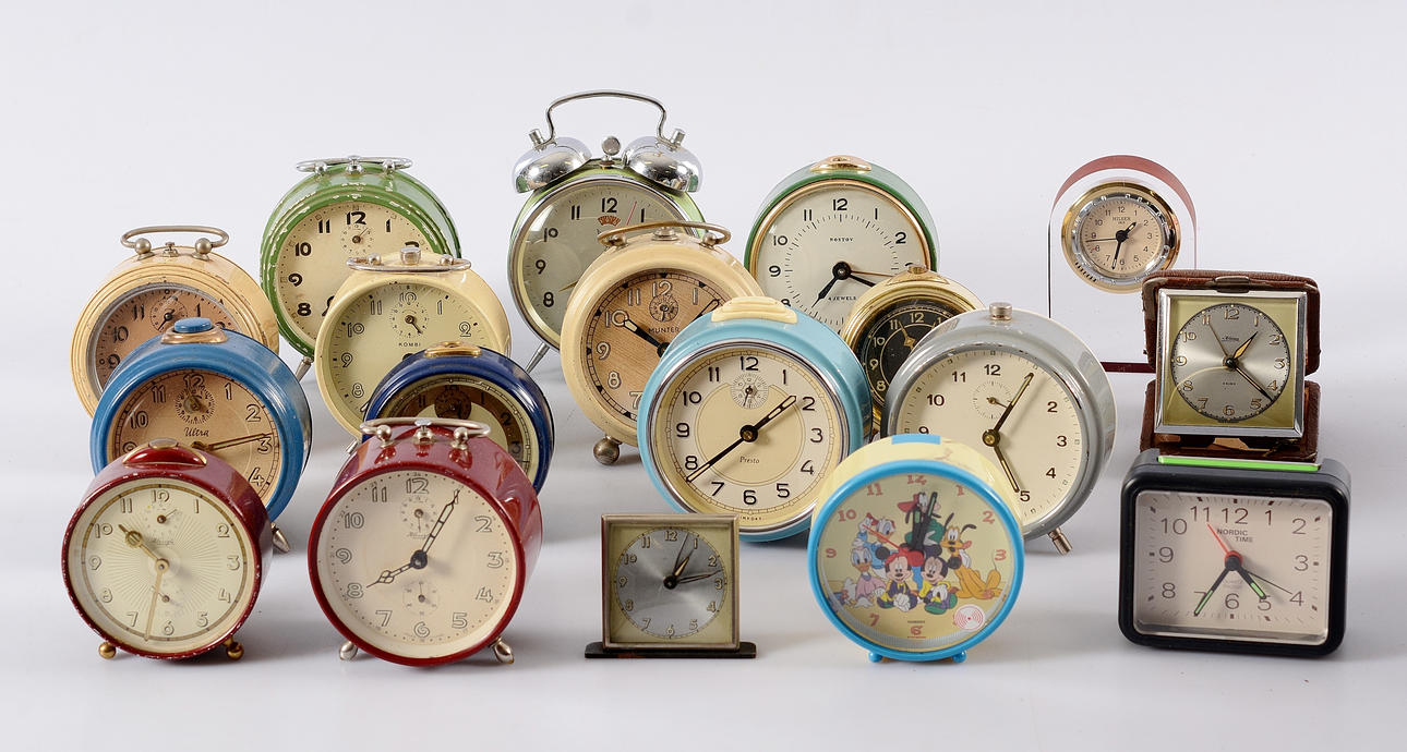 RESEUR/VÄCKARUR, 19 st, 1900-tal.