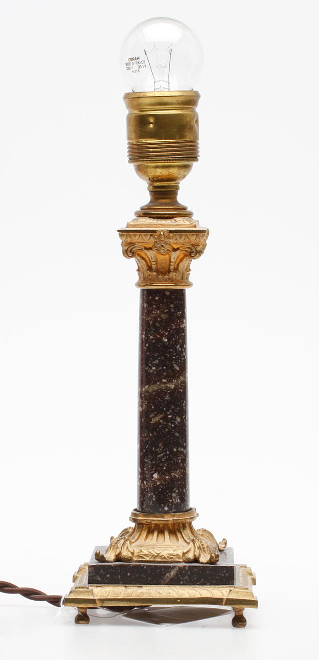 BORDSLAMPA, porfyr och mässing, sent 1800-tal.