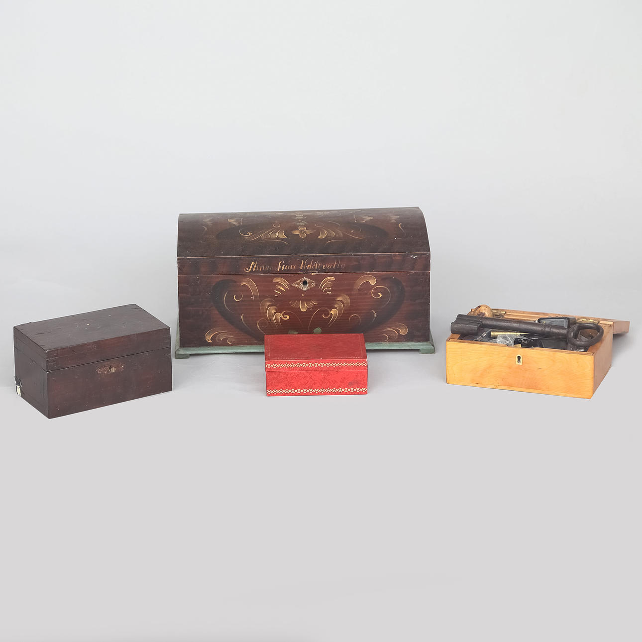 SKRIN samt samling nycklar/lås.