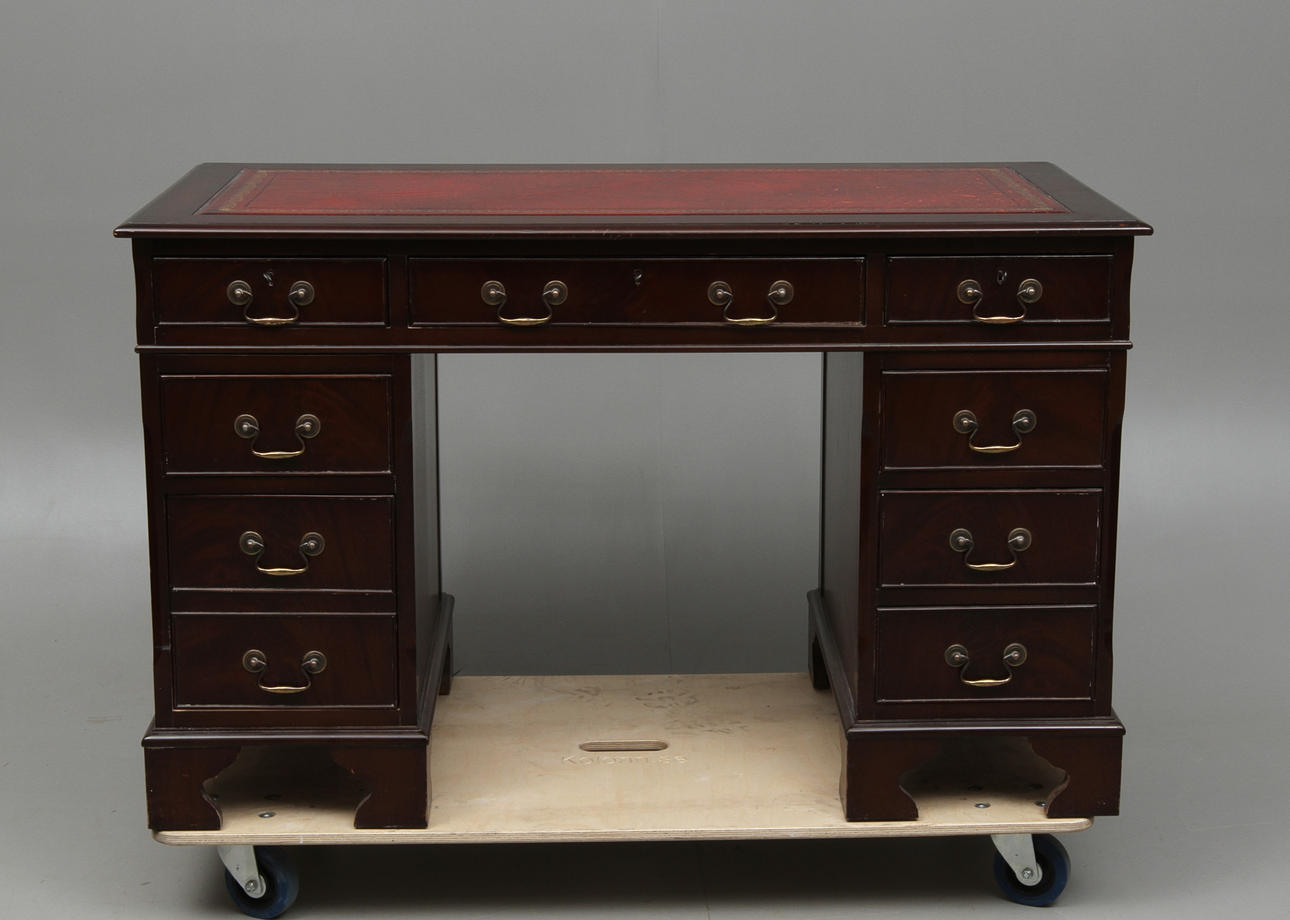 SKRIVBORD, engelsk stil, 1900-tal.