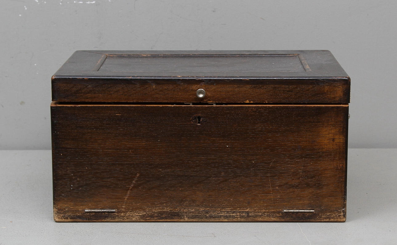 BESTICKSCHATULL, märkt Joh. Rönnqvist & Söner, juvelerare Örebro, 1900-talets första hälft.