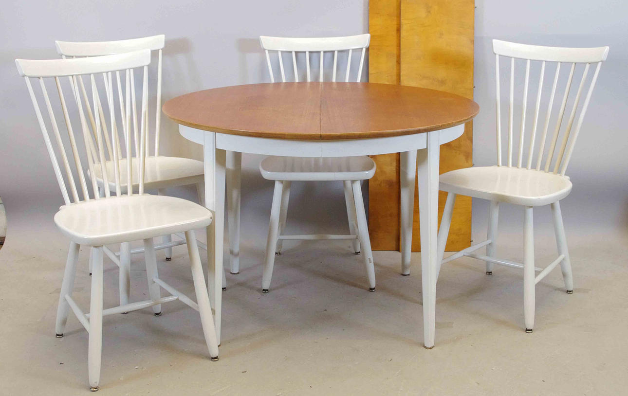 4 STOLAR LILLA ÅLAND SAMT MATBORD, vitmålade.