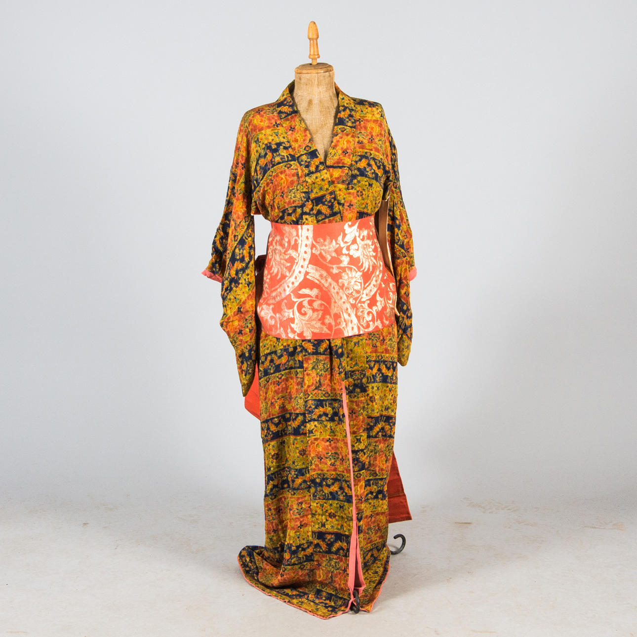 KIMONO, furisode, silk, Japan.