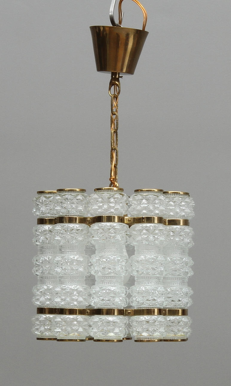 TAKLAMPA, etikettsmärkt konsthantverk Tyringe, 1900-talets andar hälft.