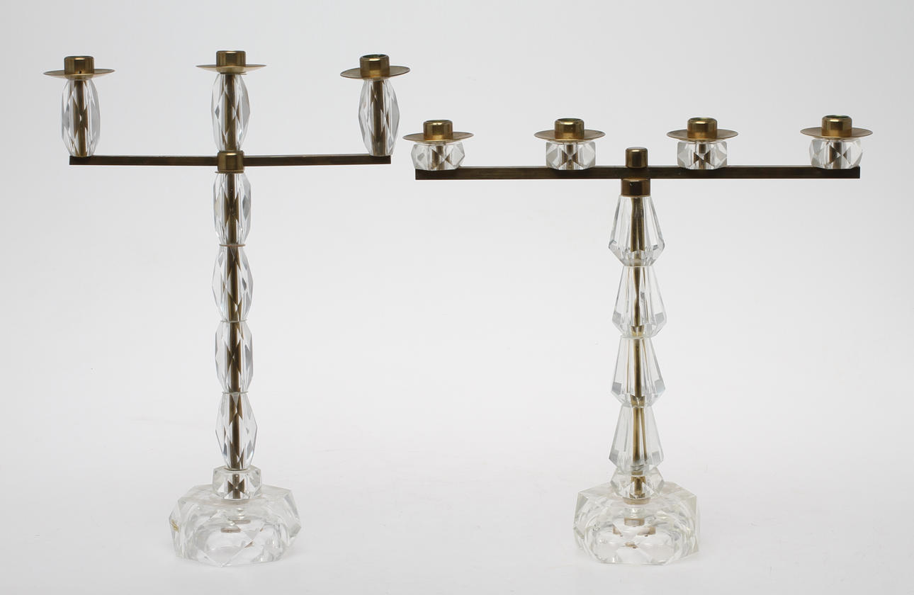 KANDELABRAR, 2 st, mässing och glas, 1900-tal.