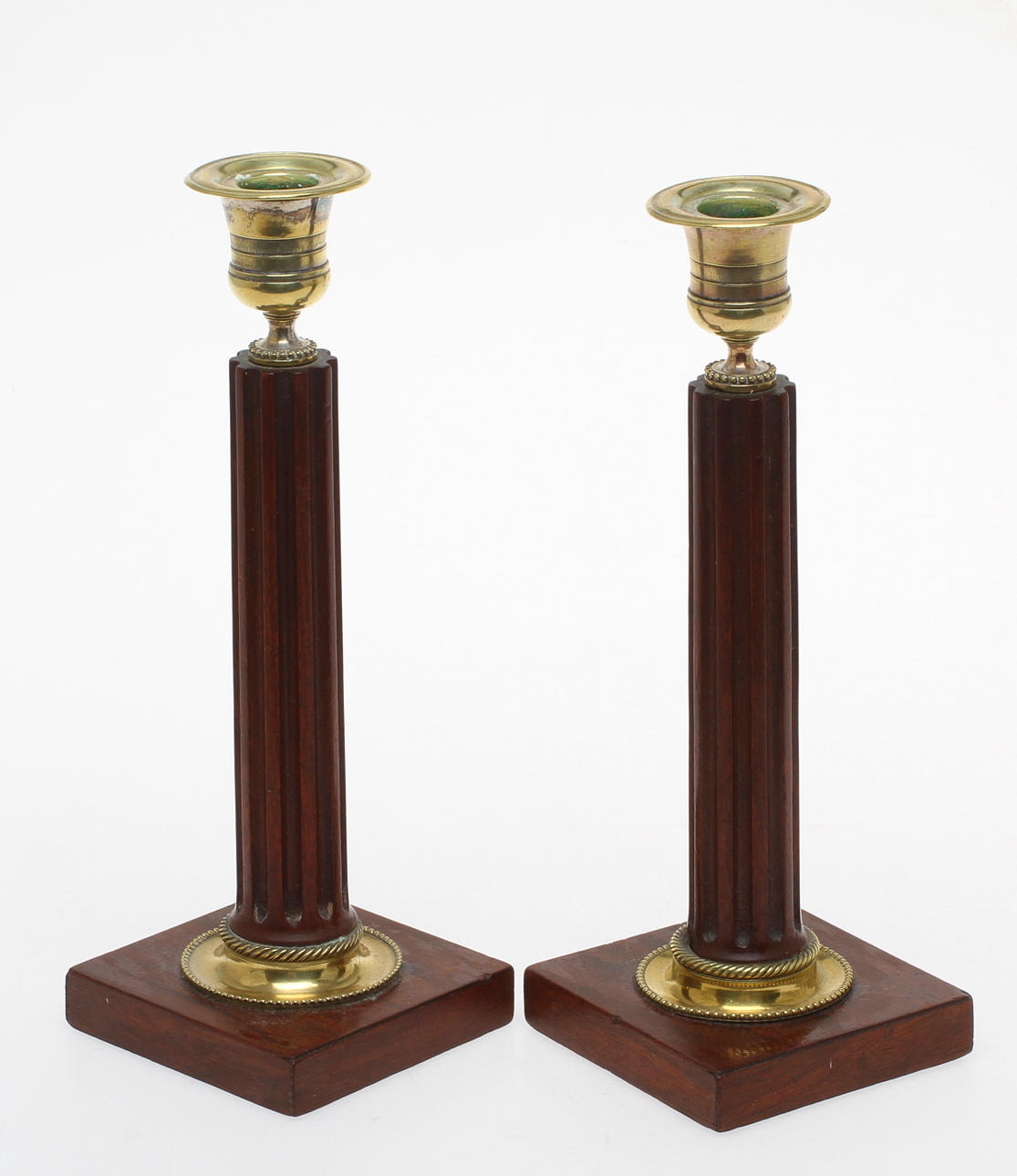 LJUSSTAKAR, 1 par, sengustavianska, trä och mässing, tidigt 1800-tal.