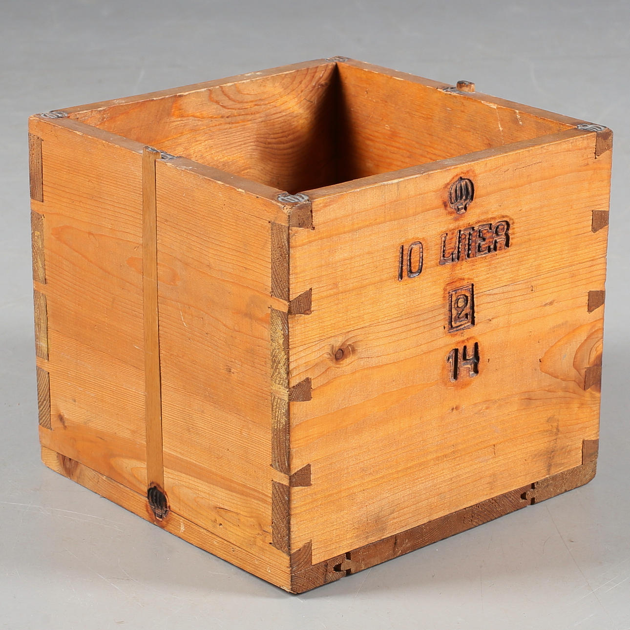 WOODEN BOX, common man, 10 L, 1900s.