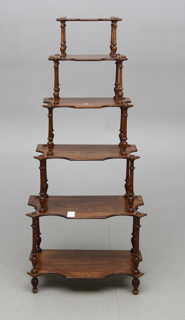 ATIENNEHYLLA, valnöt, sekelskiftet 1800/1900.