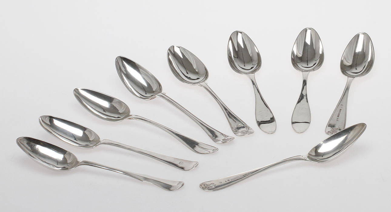 SKEDAR, 9 st silver, bland annat Erik Lemon Uppsala samt Nils Hellberg Stockholm, 1700/1800-tal. Tot vikt 540 gram.