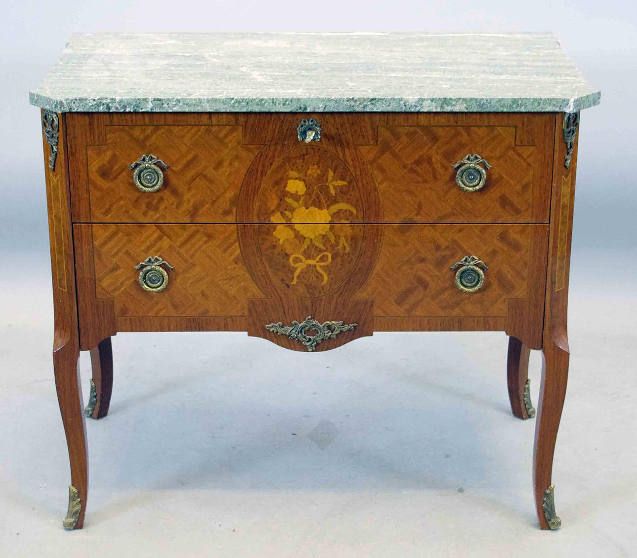 BYRÅ, 2-lådig, mahogny med intarsia, mässingsdetaljer.