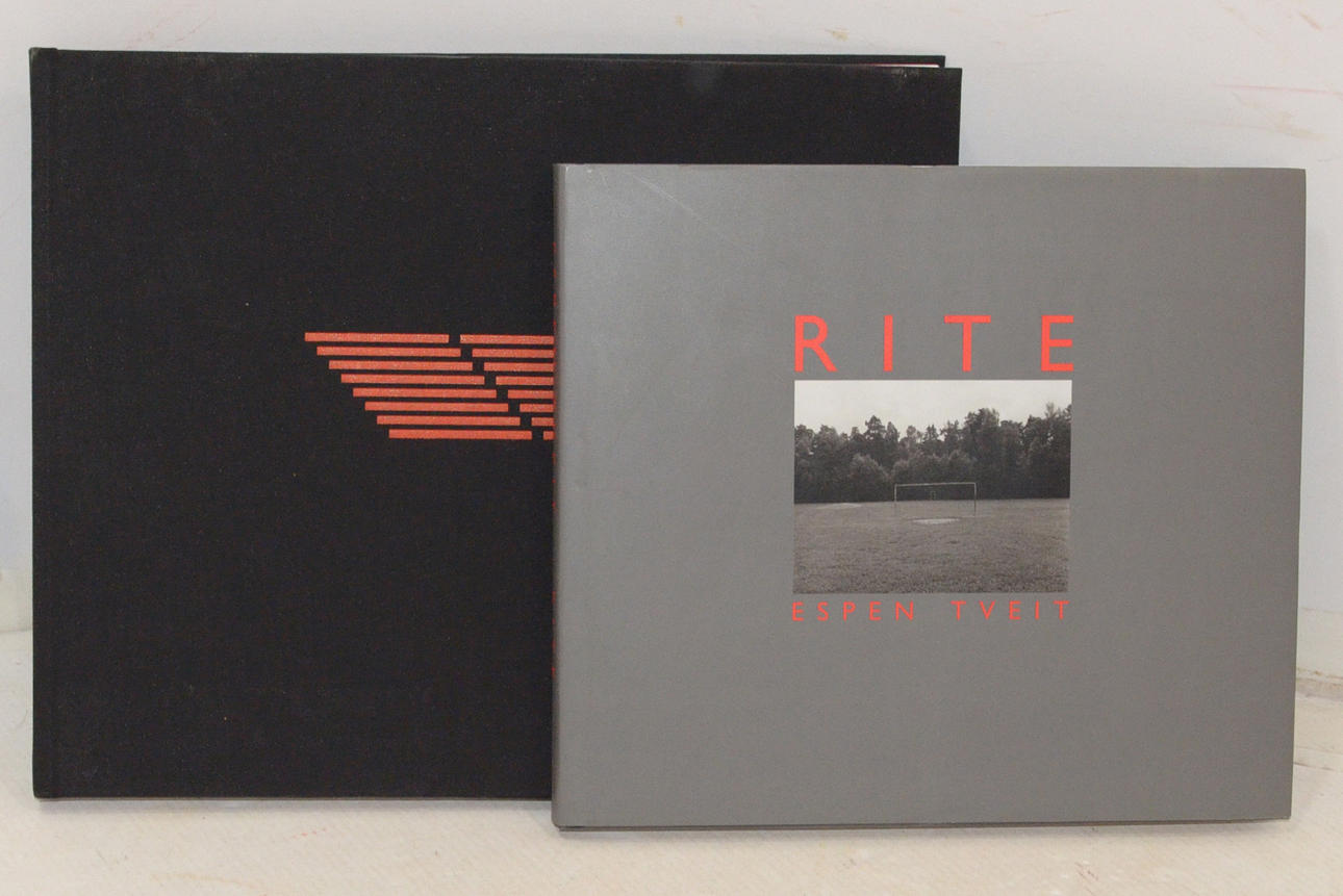 ESPEN TVEIT. Rite + Fra siden / side-lines.