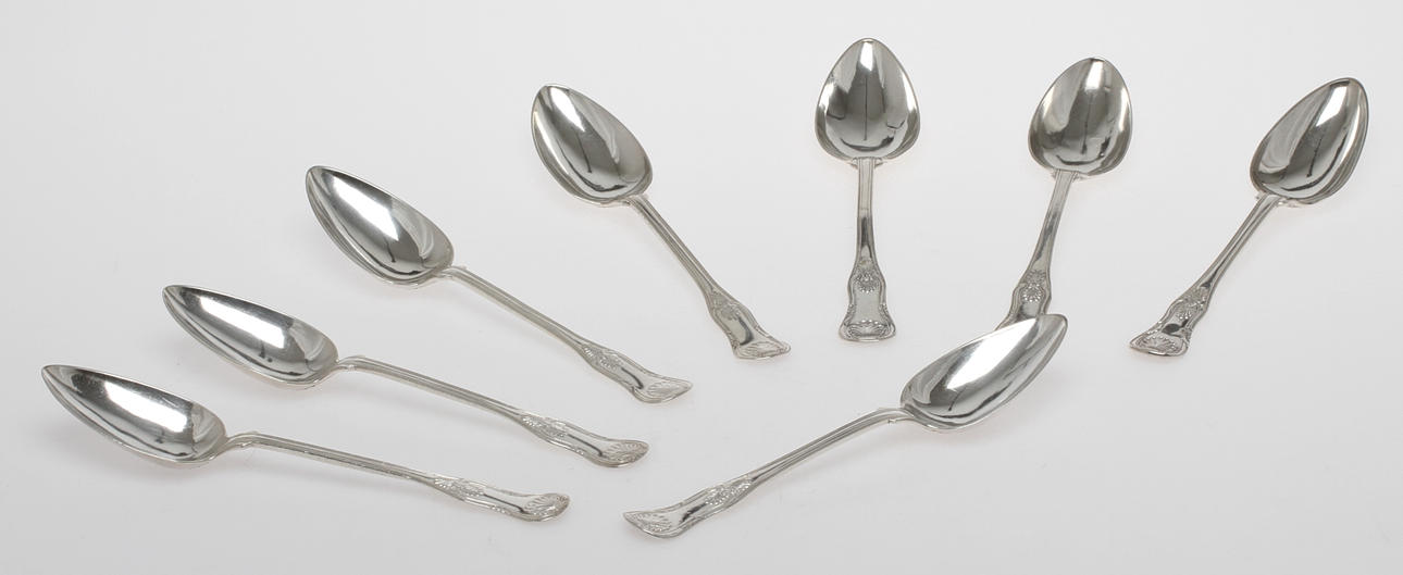 SKEDAR, 8 st, silver, modell engelsk snäck, mestadels Gustaf Folcker Stockholm. 1800-tal. Tot vikt ca 562 gram.