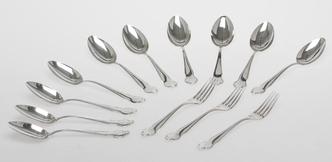 SKEDAR 10 st samt GAFFLAR 3 st, silver, modell Disa, MGAB, 1900-tal. Tot vikt 474 gram.