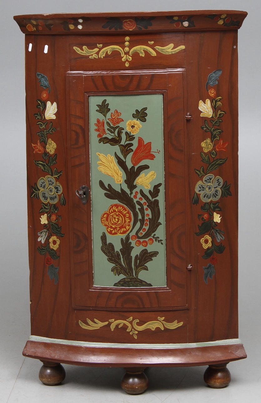 HÖRNSKÅP tidigt 1800-tal.