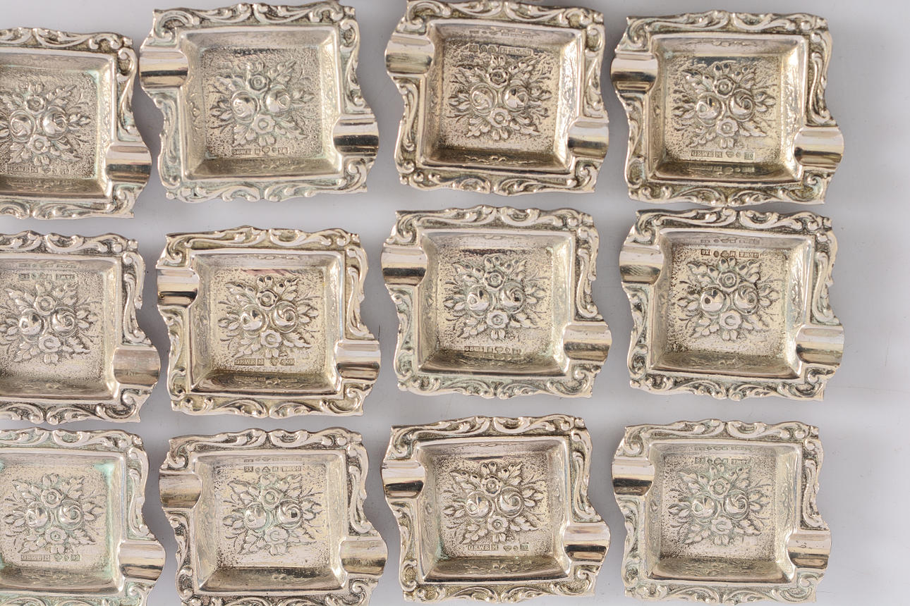 SERVIETTENRINGE UND ASCHENBECHER, 24 Stück, Silber, GEWE, Malmö, 1968.