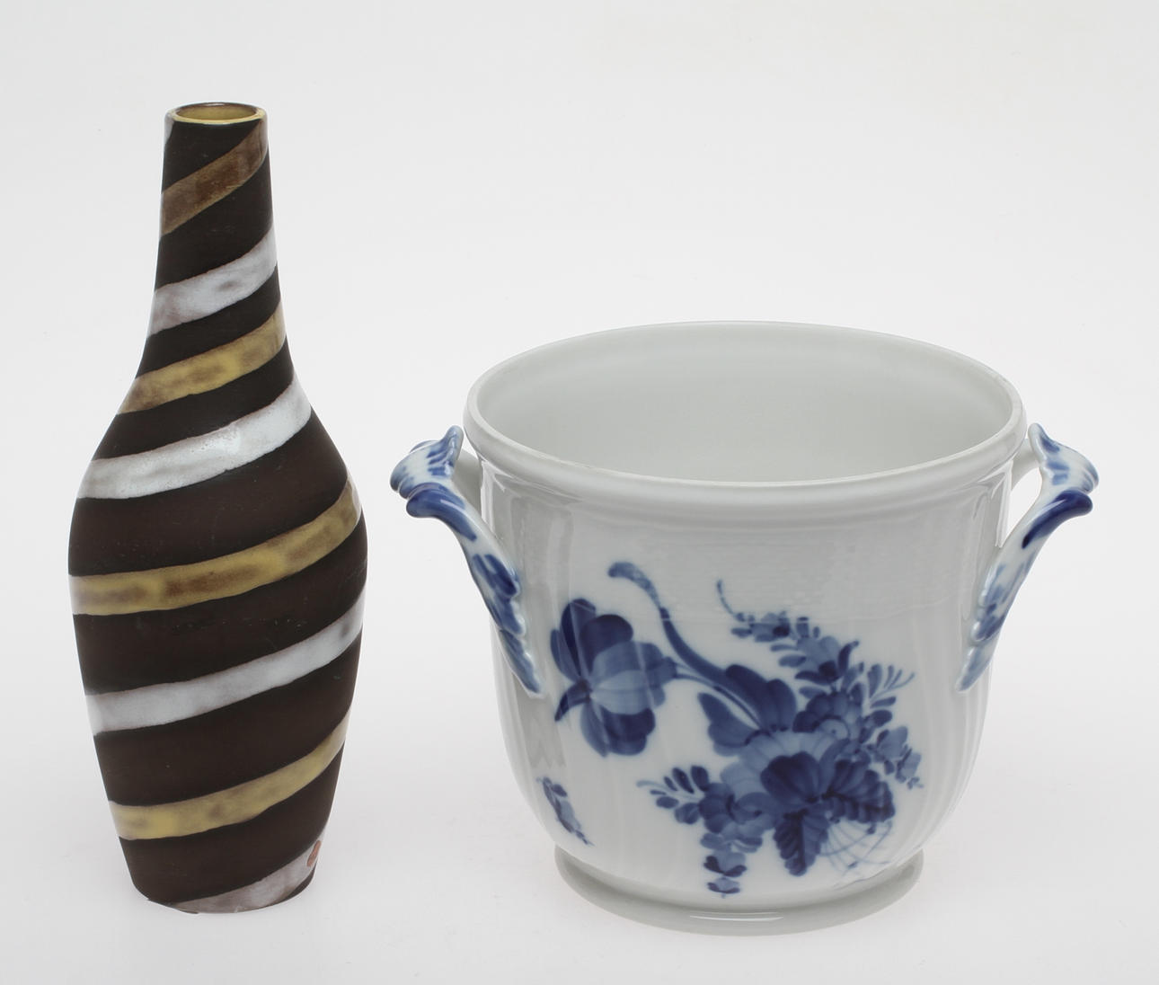 VAS, "Spiral", Ingrid Atterberg, Uppsala-Ekeby, YTTERFODER, Royal Copenhagen, porslin/keramik, 1900-tal.